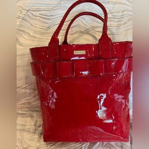 KATE SPADE RED CROC PATENT LEATHER LARGE TOTE-Knightsbridge.  Lightly used.